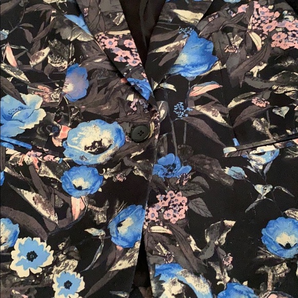 Blazer. Floral by Forever21 - Picture 5 of 6